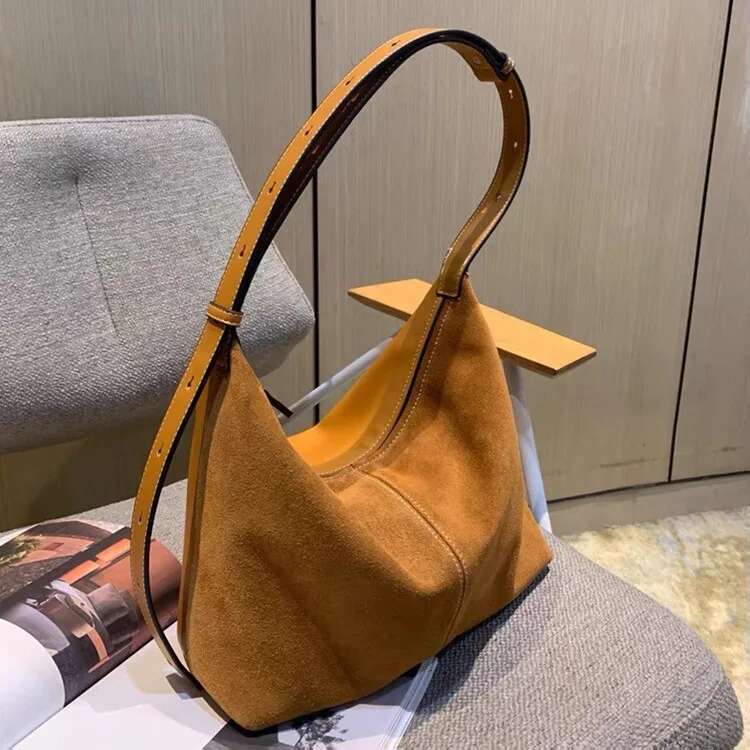 2024 New Designer Retro Genuine Leather Diagonal Underarm Suede Dumpg Commuting Versatile Women's Bag Hand Bag