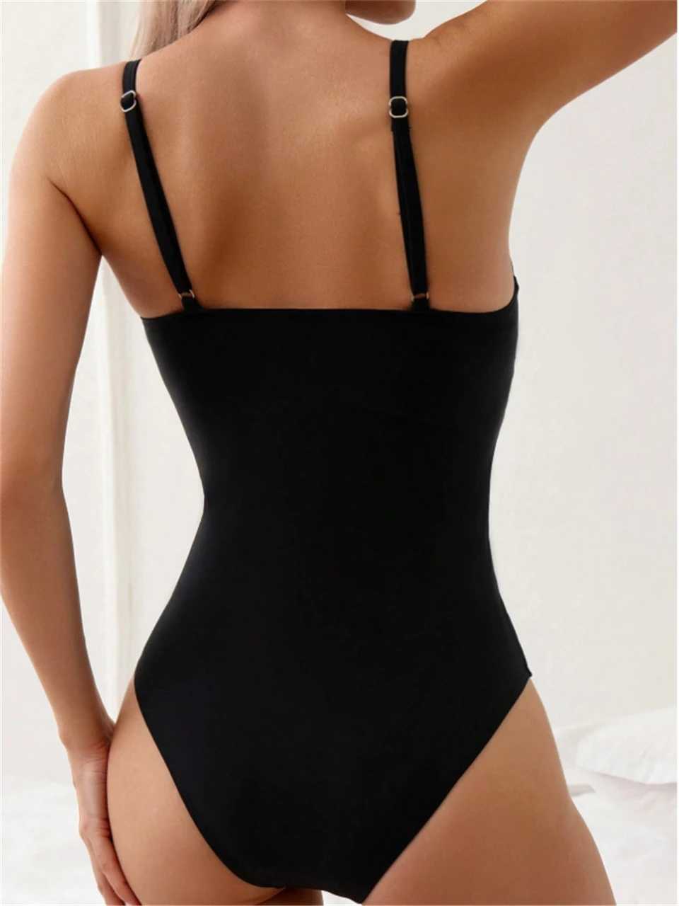 2024 Mesh Panel Swimsuit One Piece Sexy Strape Swimwear Women Solid Bathers Bathing Suit Fa Swimming Summer Twist BeachwearXJ240108