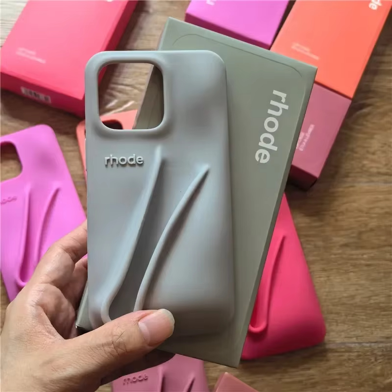 Gloss Phone Case Holder Fashion INS Designer Portable Lip Balm Tint Lipstick Makeup Clip Silicone Mobile Back Cover For iPhone 15 14 13 12 Pro Max