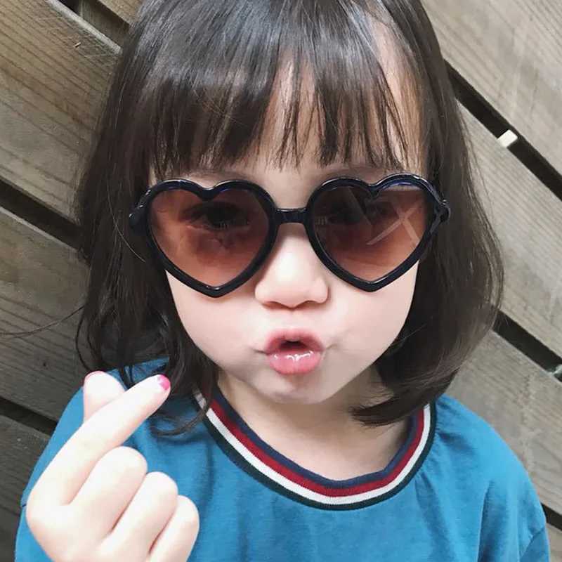 2023 Fashion Heart shaped Childrens Sunglasses Black Red Small Frame Sunglasses Retro Boys Girls Children Oculos de Sol W250109