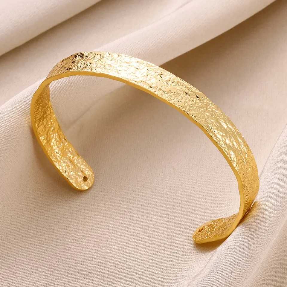 Textured Gold Cuff Gold Plated Stainl Steel Adjustable Bangele Bracelets for Women Striking Look Minimalist Jewelry GiftXJ250109