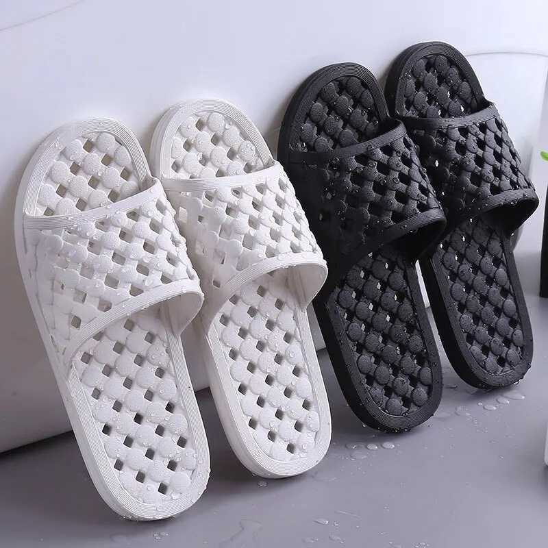 New Arrival Mens Bathroom Non slip Slippers Bathroom Slippers Indoor Summer Soft and Comfortable Couple Family Flat Shoes Hotel Sandals T250108