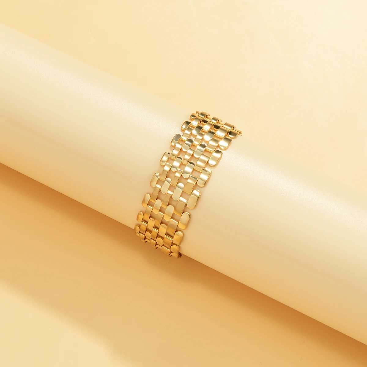 Punk Wide Latt Thick Chain Bracelets for Women Tren Chunky Hand Chains 2022 Fashion Charms Bracelets Ladies Jewelry GiftsXJ250109