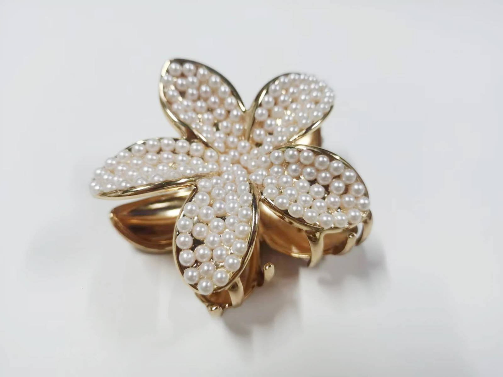 Two Side Pearls 8CM Flower Alloy Claw Clips Women Beach Plumeria Hair Clips Fashionable Preppy Hair Accessories for Female 250103