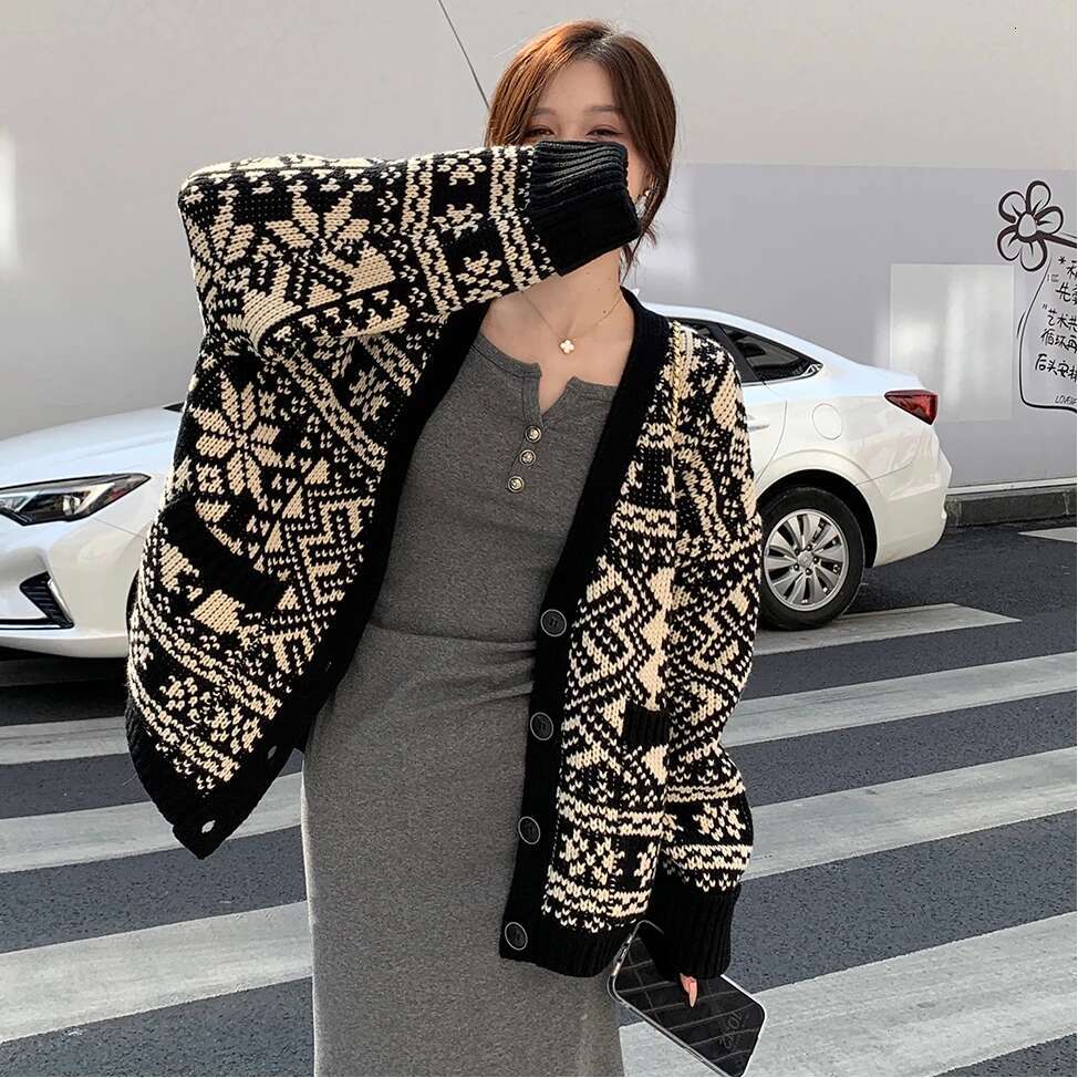 Fair Isle Sweater For Women Relaxed Knitted Button-Up Pocket Front V-Neck Cardigan Knitwear Vintage Fall Winter Christmas Outfit