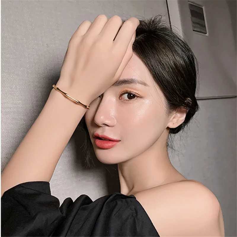 2023 New Fashion Trend Unique Design Exquisite Elegant Irregular Bracelet Anniversary Gift for Men and Women CouplesXJ250109
