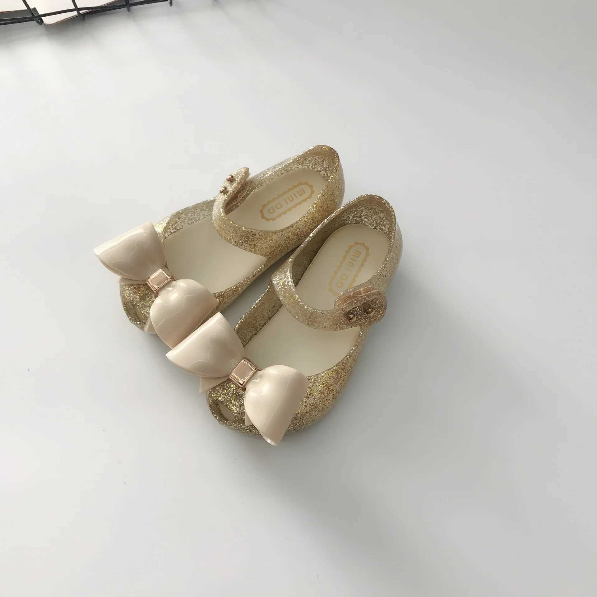 Mini DD 2024 New Girl Jelly Sandals Bow Classic Summer Sandals Retro Childrens Cute Sandals Beach Shoes Childrens Shoes SH19100 W250108