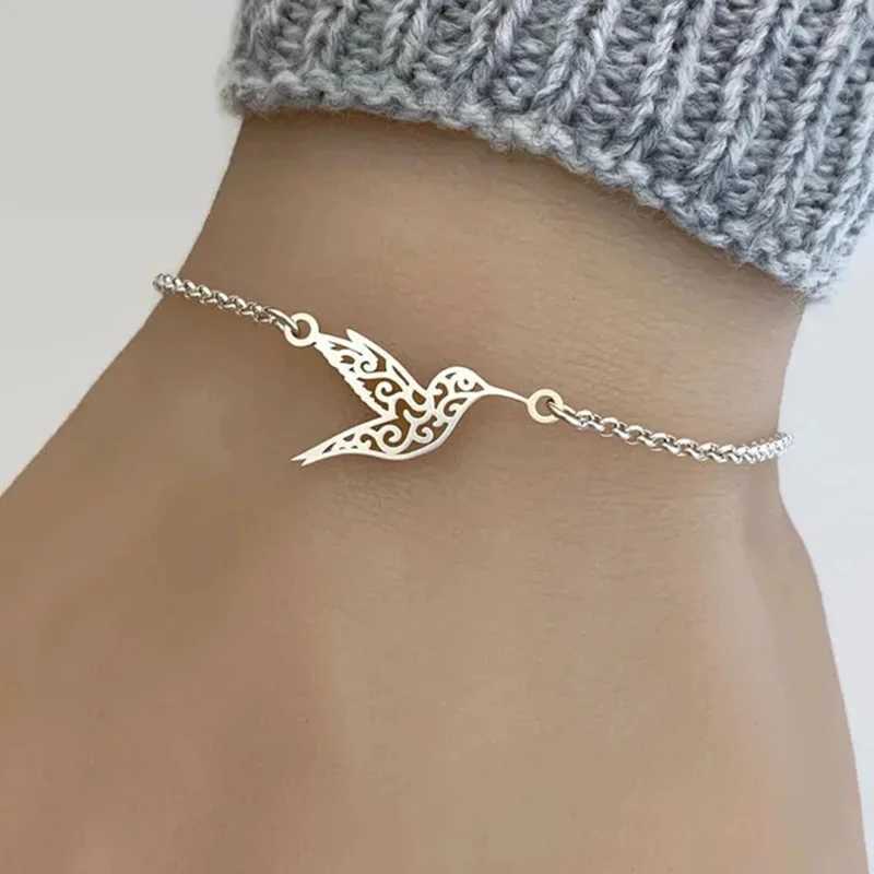 Delicate Hollow Hummingbird She Charm Alloy Bracelet Simple Hand Jewelry For WomenXJ250109