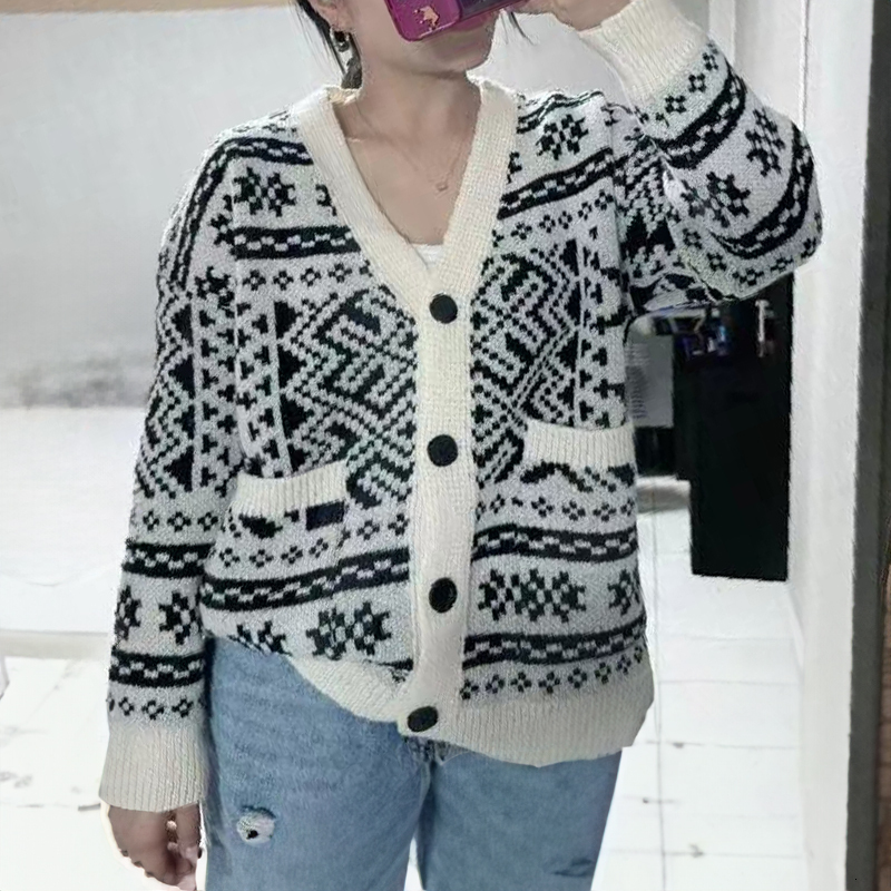 Fair Isle Sweater For Women Relaxed Knitted Button-Up Pocket Front V-Neck Cardigan Knitwear Vintage Fall Winter Christmas Outfit