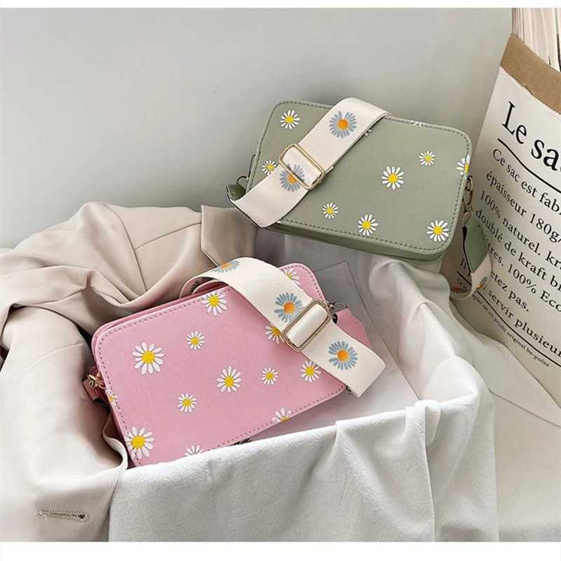 2022 Fi Women Daisy Pattern Shoulder Bag Summer Printed Small Square Bag Tote Classic Elegant Crossbody Shoulder BagXJ250108