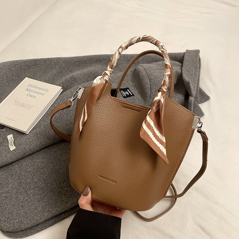 2025 Designer Shoulder 3 Fashion Women 2025 New Personalized Handheld Bag Bucket Trendy Niche Design Triple Black White Brown Khaki Coffee Free shippi