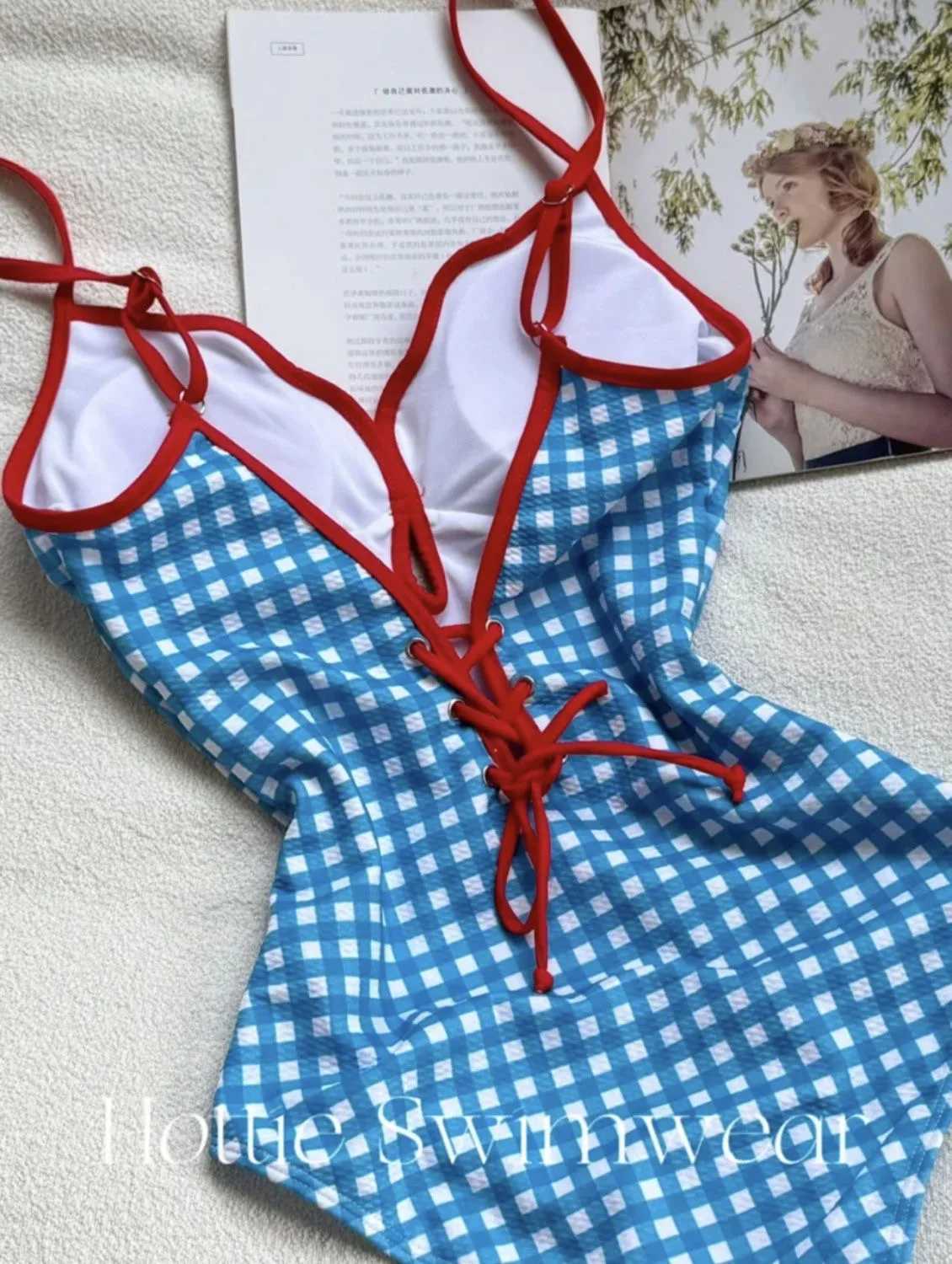 2024 Young Girls Pure Retro One-piece Beachwear Womens Swimsuit INS Sty Korean Sty Hot Spring Sexy Beach BikiniXJ240108