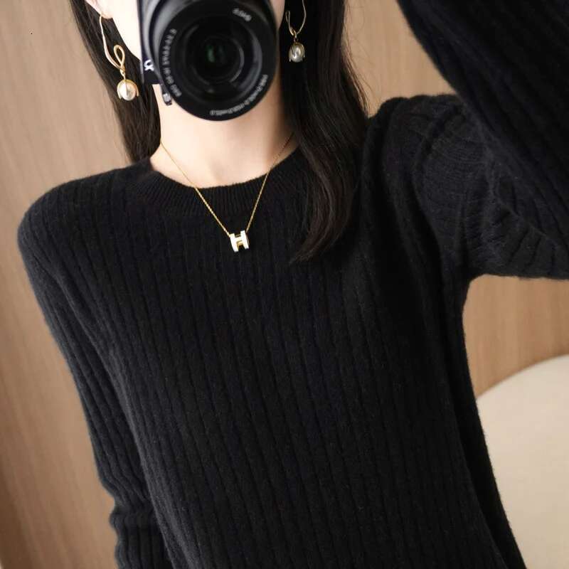 New Long Sleeved Women's Bottom Knitted Round Neck Pullover Sweater, Solid Color Top, Paired With Wool Sweater