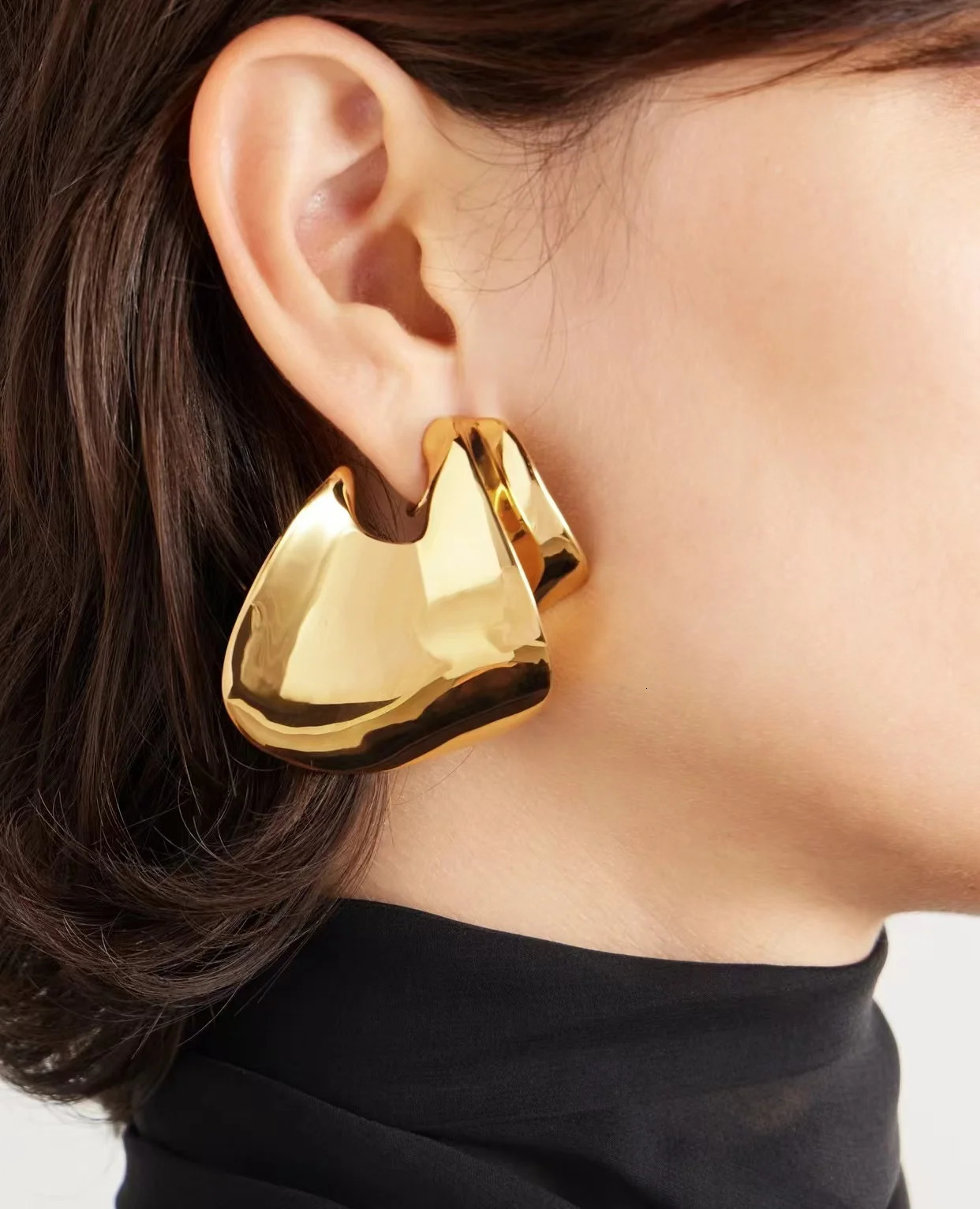 vintage trend with irregular geometric ear clips 250103