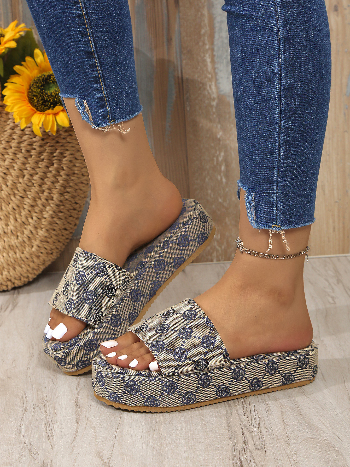 Free Shipping slides designer Slippers for womans sandals fashion summer Platform flower slipper outdoor Indoor shoes women