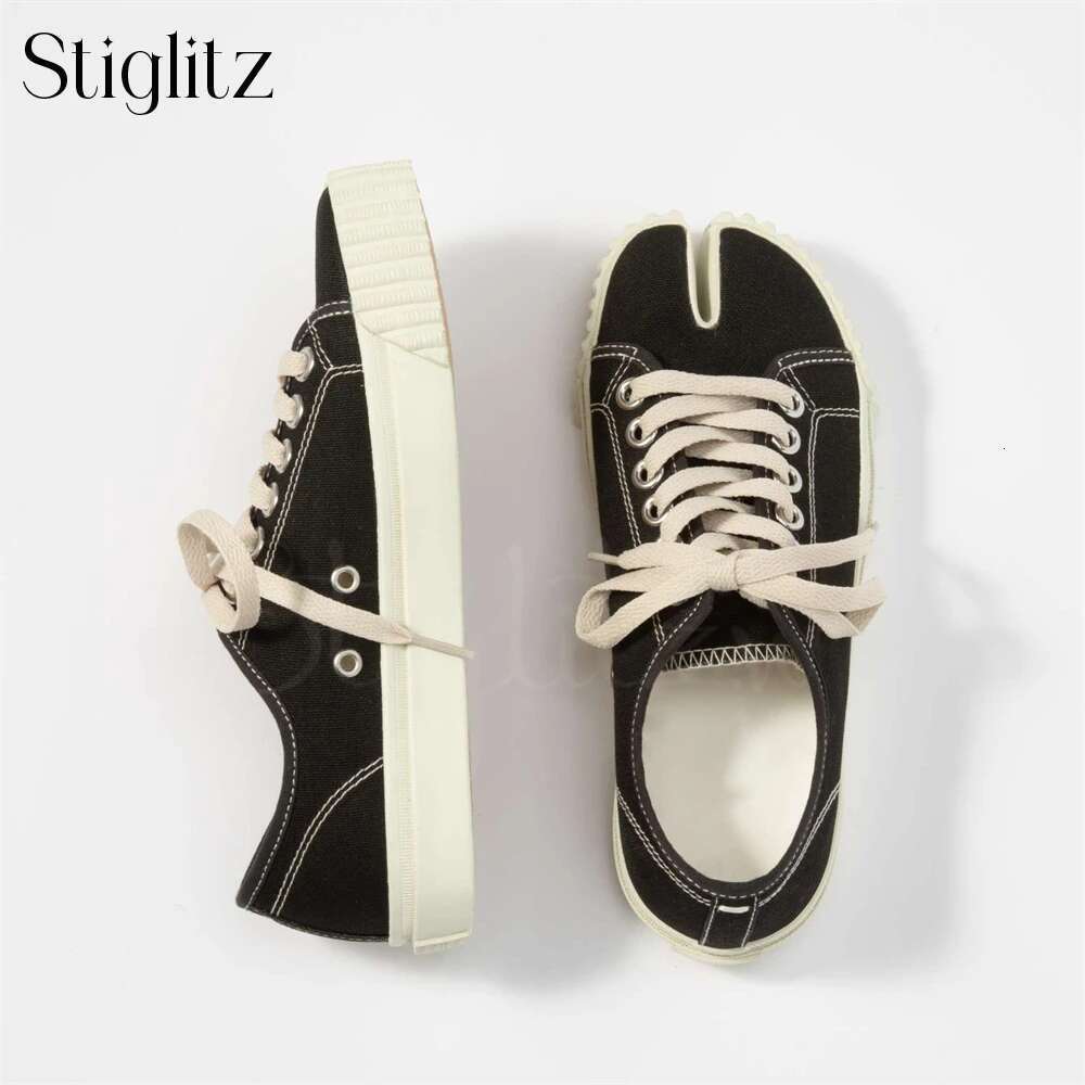 Tabi Canvas for Men Novelty Designer Style Round Split Toe Sneakers Lace up Fashion Flat Custom Colors Casual Shoes