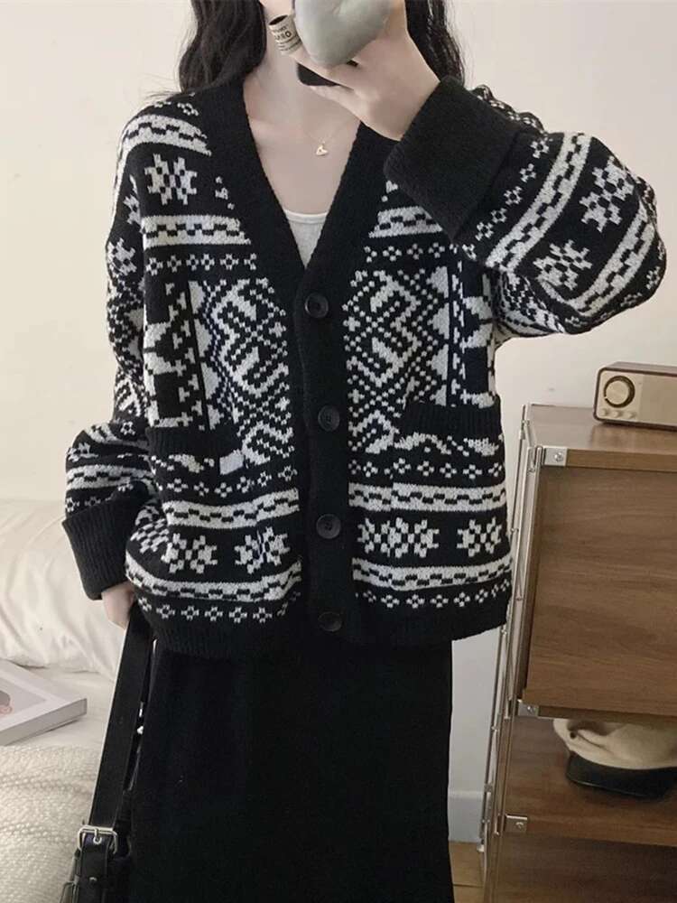 Fair Isle Sweater For Women Relaxed Knitted Button-Up Pocket Front V-Neck Cardigan Knitwear Vintage Fall Winter Christmas Outfit