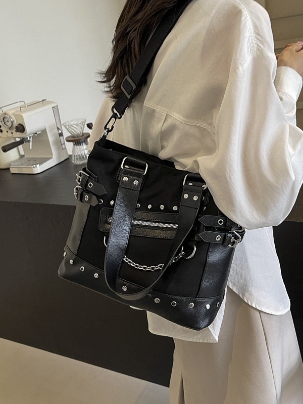 New Casual Designer Handmade Leather Men's Black Rivet Outdoor Travel Real Cowhide Women Schoolbag
