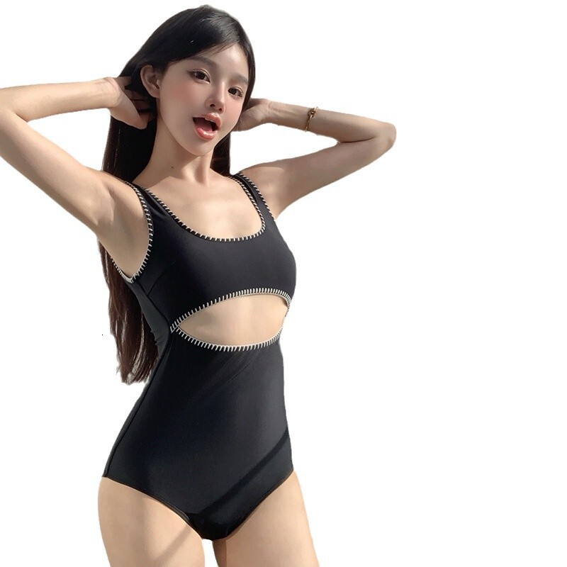 2025 New Triangle Conjoined Women's Pure Desire Wind Cover Waist Slimming Beach Resort Hot Spring Designer Women's Swimsuit