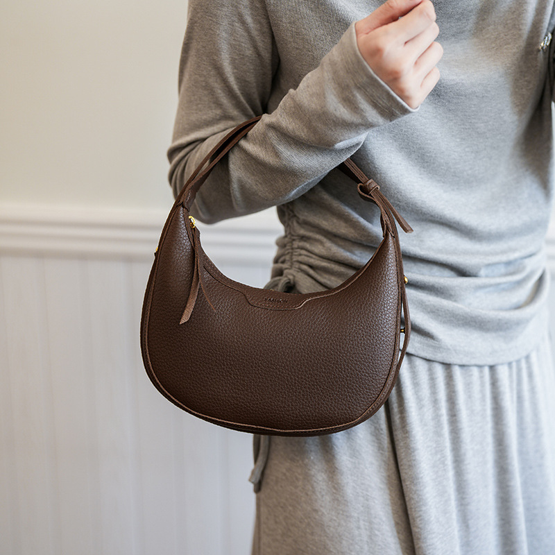 Fashion women's handbag new versatile shoulder messenger saddle bag casual fashion crescent bag