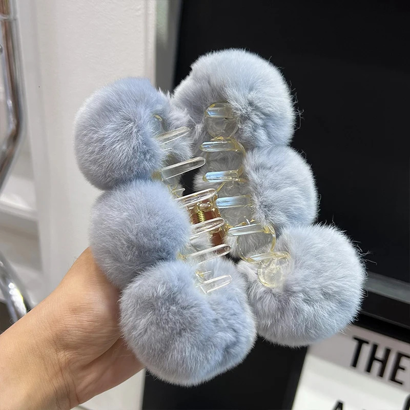 Oversize Hairball Hair Claw Clips Cute Girl Ponytail Headdress Plush Big Fluffy Pompom Shark Clip Elegant Hair Barrettes 250103