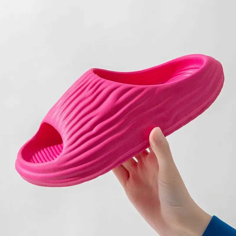 New Arrival Summer couple sandals and slippers thick soled for wearing outside the bathroom mens non slip sandals summer 2363 T250108