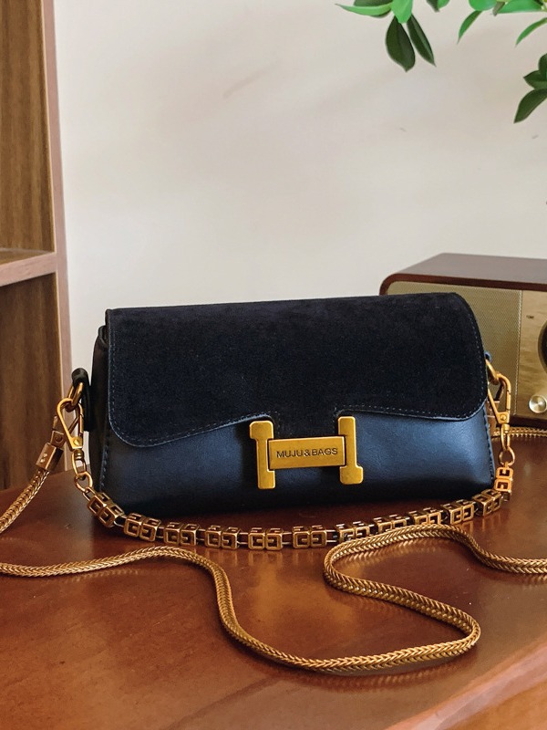 Stylish Multi-Functional Shoulder Purse with Premium Chain Detail