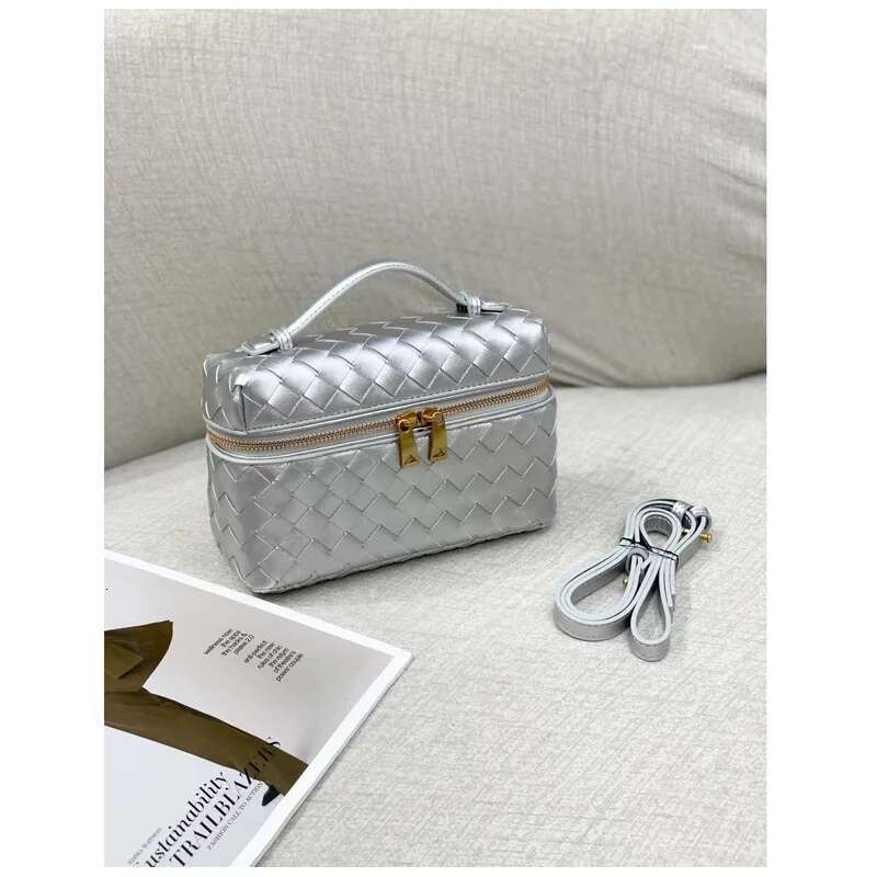 Women's Handmade Woven Box New Design Makeup Handbag 2025 Fashion Shoulder Handheld Crossbody Bag Evening Party Purse