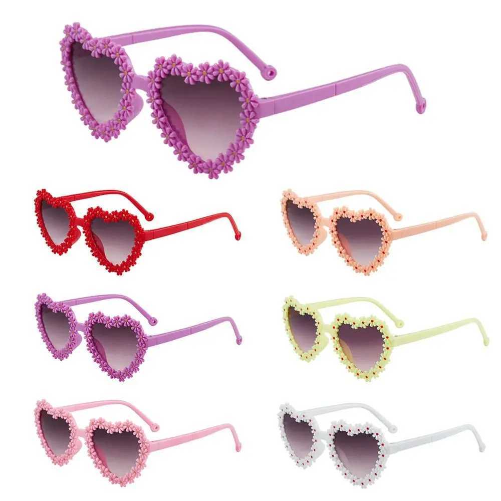 Heart shaped Childrens Daisy Sunglasses 3-18 Years Sunscreen Childrens Shadows Retro Disco Festival Par Glasses W250109