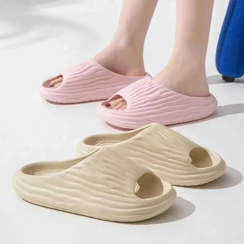 New Arrival Summer couple sandals and slippers thick soled for wearing outside the bathroom mens non slip sandals summer 2363 T250108