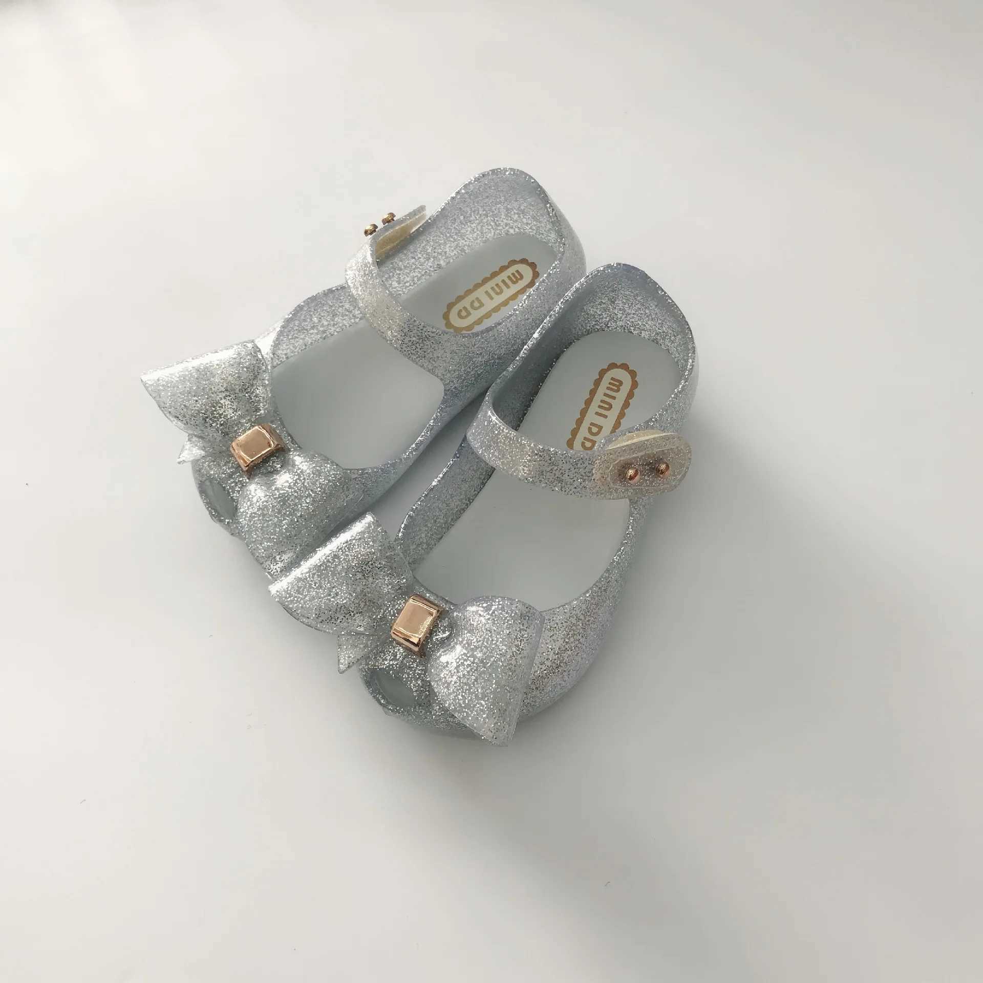 Mini DD 2024 New Girl Jelly Sandals Bow Classic Summer Sandals Retro Childrens Cute Sandals Beach Shoes Childrens Shoes SH19100 W250108