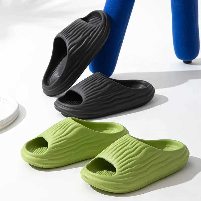 New Arrival Summer couple sandals and slippers thick soled for wearing outside the bathroom mens non slip sandals summer 2363 T250108