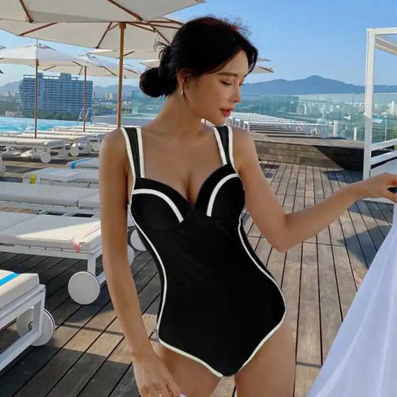 Womens Swimwear Retro Sexy One Piece Swimsuit Black Luxury Woman Holiday Beachwear Bathing SuitXJ240108