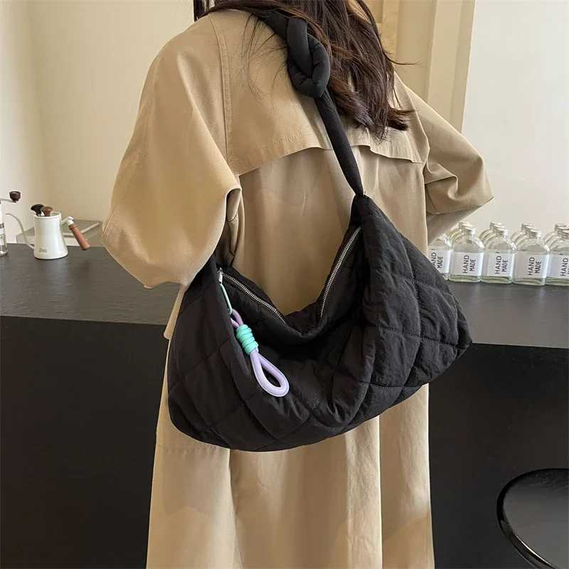 Nyl High Capacity Casual Tote Commuting Interior Compartment Womens Bags Sale 2024 Fi New Zipper Solid Shoulder BagsXJ250108