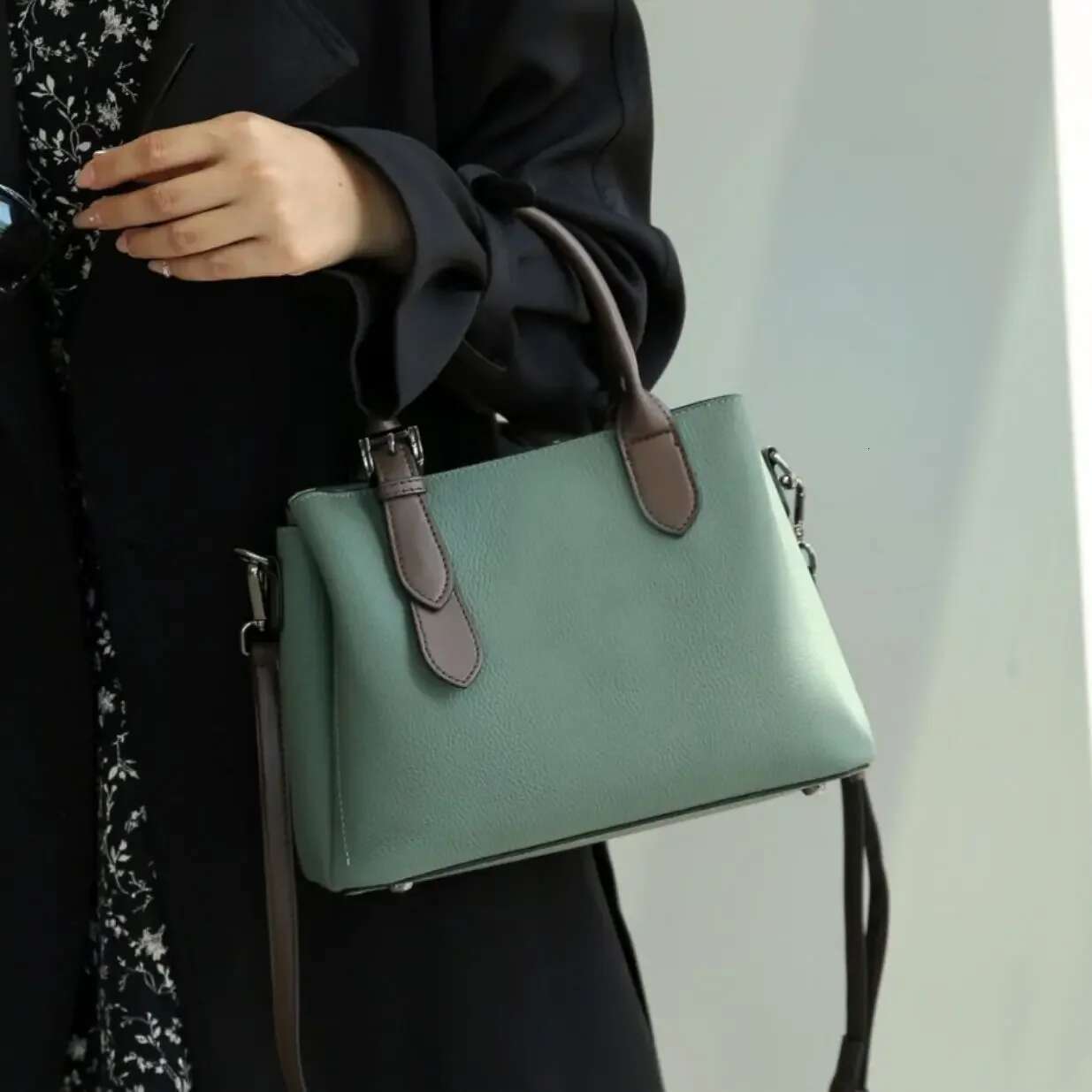 2025 Single Shoulder Layer Cowhide Color Leather Handbag Women Carrying Women's Fashion Commute Designer Bag