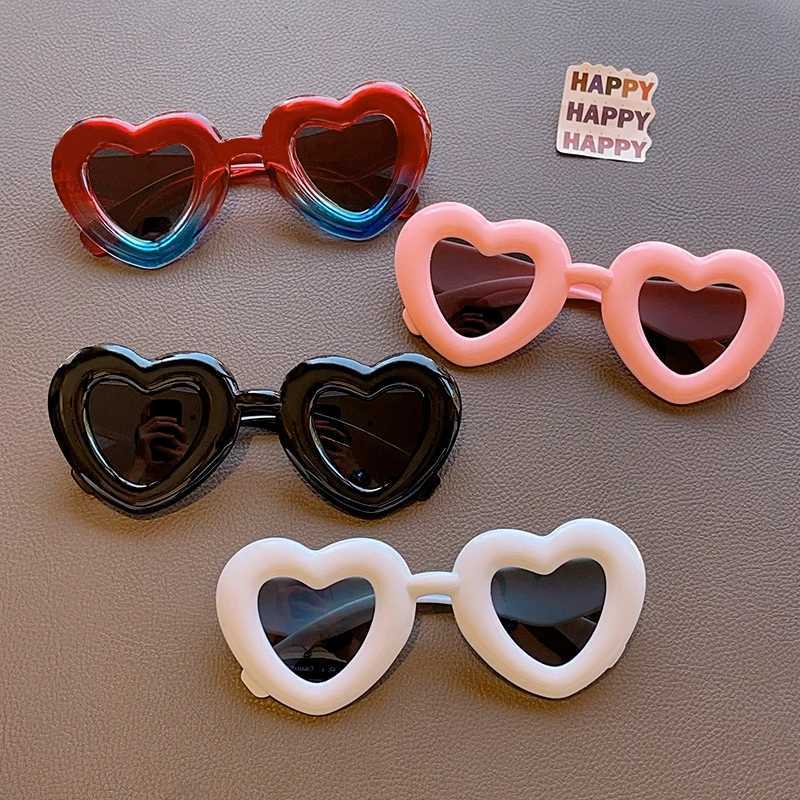 2023 New Childrens Fashion Heart Shaped Dazzling Color Jelly Sunglasses UV400 Outdoor Girls and Boys Protective Sunglasses Childrens Sunglasses W25010