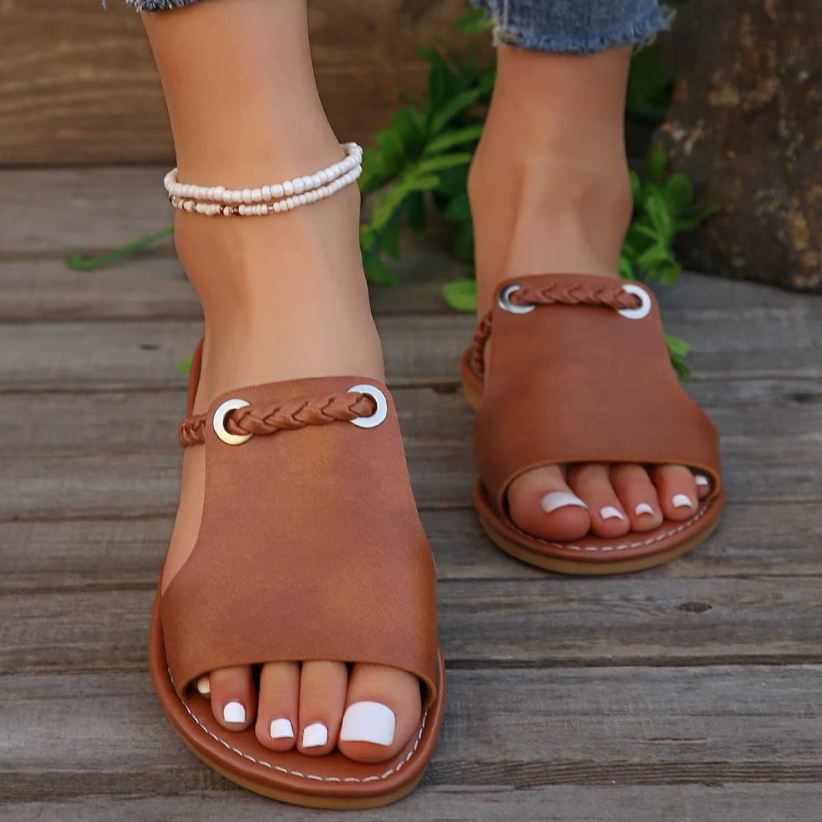 New womens leather flip slippers womens summer brand fashion apartment sandals designer sandals plus size 43 M250422