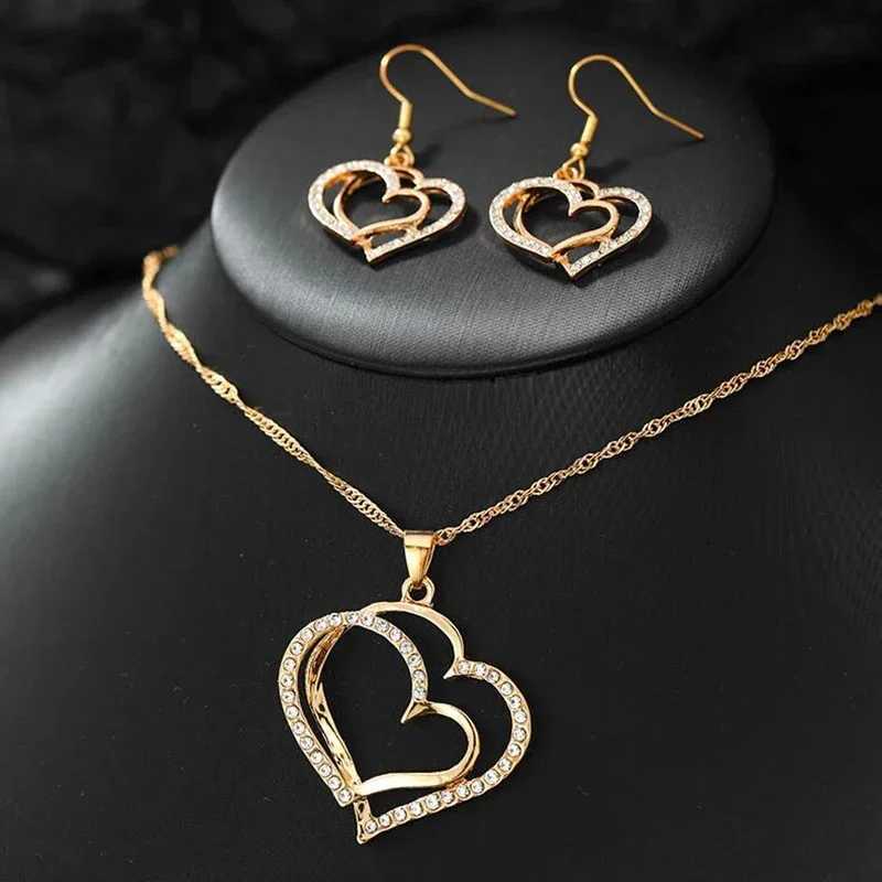 3 Pcs Set Heart Shed Jewelry Set of Earrings Pendant Necklace for Women Exquisite Fashion Rhinestone Double Heart Jewelry SetXJ250109