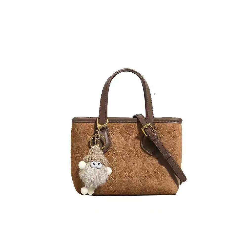 Small square with niche unique design, 2025 autumn and winter new high-end texture crossbody bucket bag for women