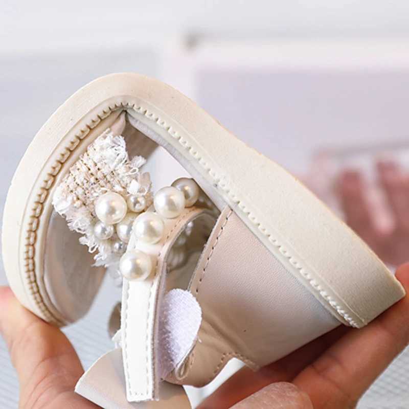 Fashionable girls soft soled casual princess shoes Versatile Exquisite sandals anti slip sweet childrens shoes pearl daily childrens sandals W250108