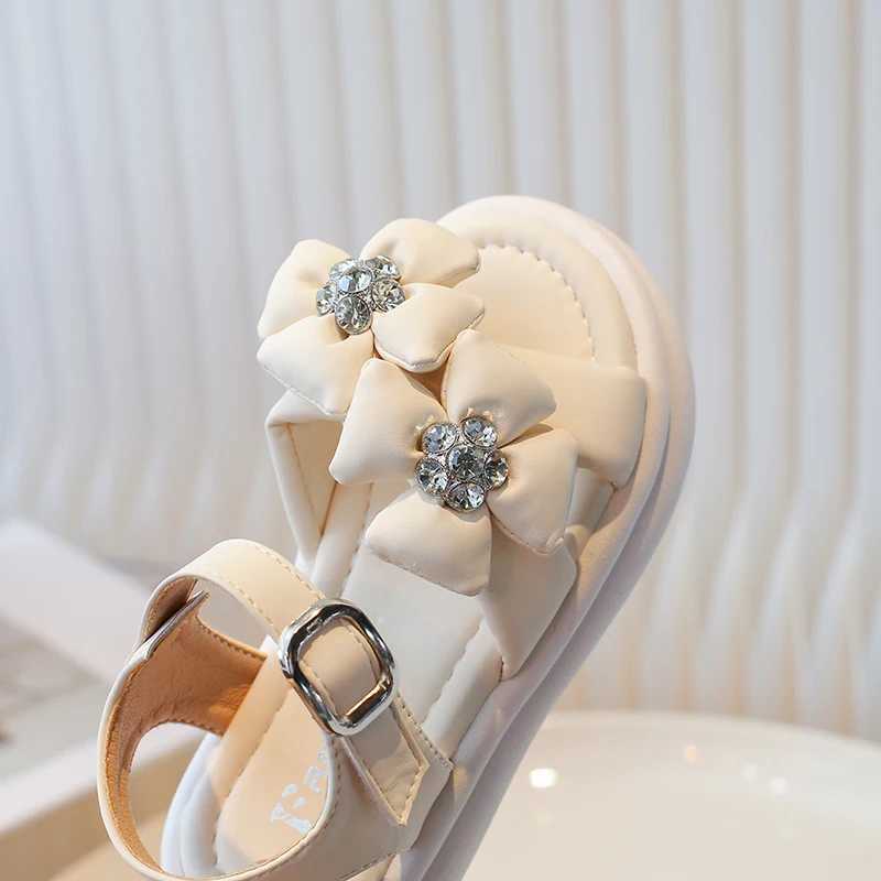 2024 Summer Girls and Childrens Sandals Fashionable and Comfortable Sweet Flower Rhinestone Soft soled Anti slip Princess Leather Shoes W250108
