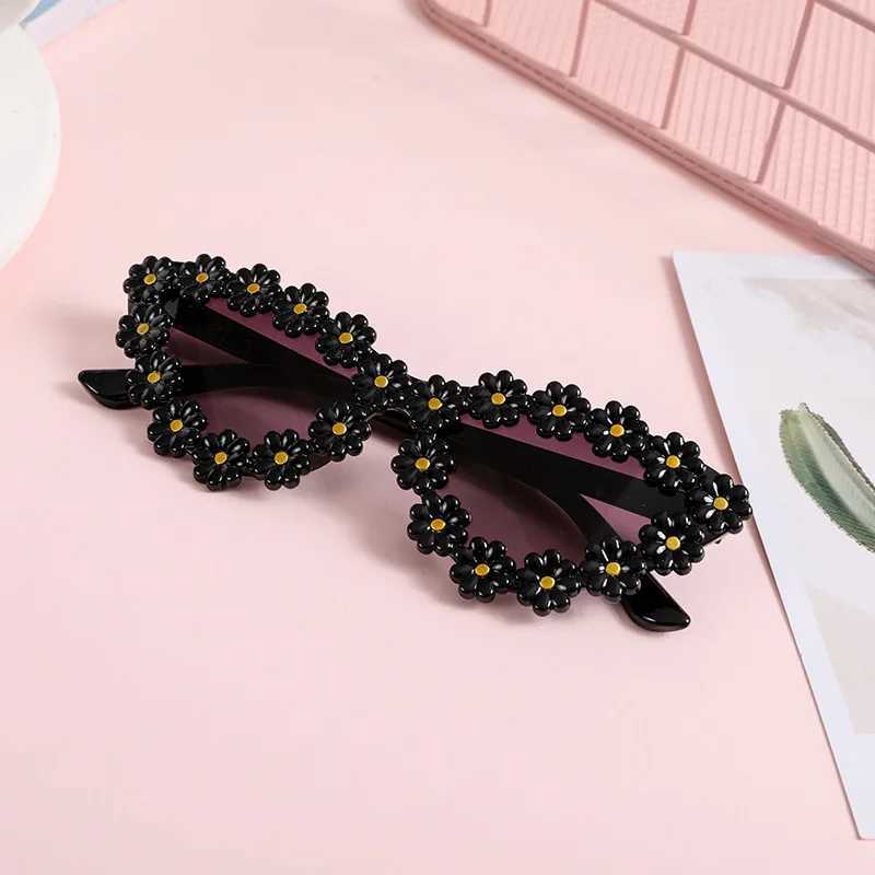 Cute Childrens Sunglasses Color Daisy Cat Eye Sunglasses New 1-8 Year Old Baby Decorative Sunglasses Trend Childrens Sunglasses W250109