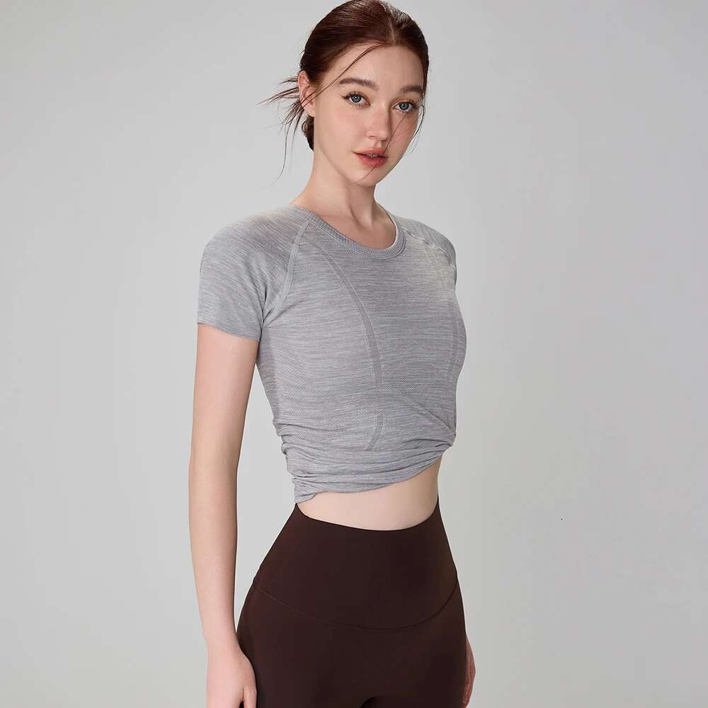 Vnazi 2024 Seamless Shorts Sleeve Shirt New Design Slim Fit Women Fiess Top High Elastic Fabric Gym Outside Sports Clothes
