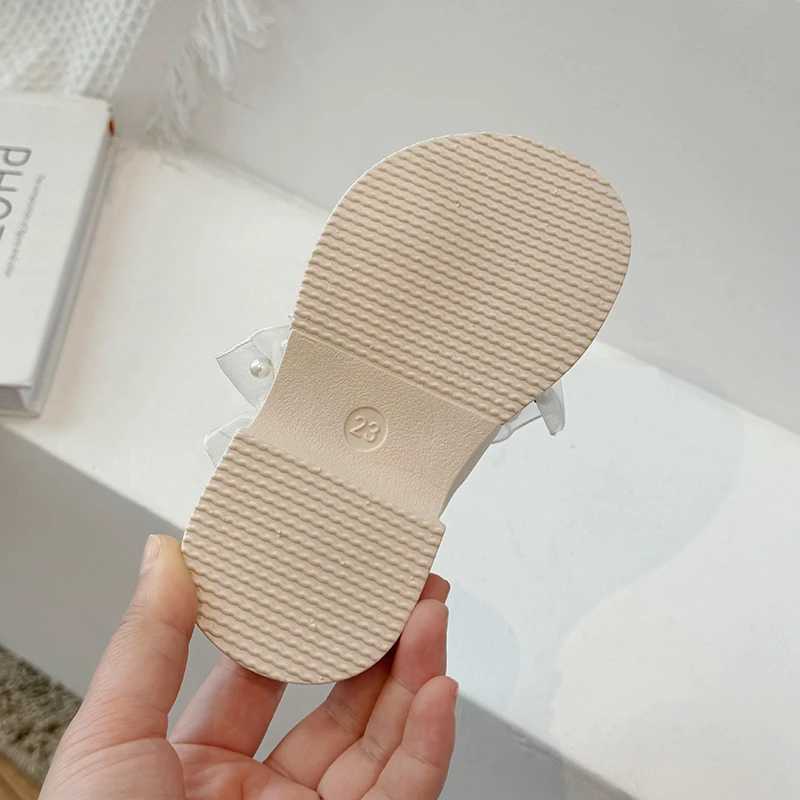 Girl 2024 Summer New Sandals Big Kids Soft Bottom Cross Beach Shoes Baby Princess Flower Childrens Shoes W250108