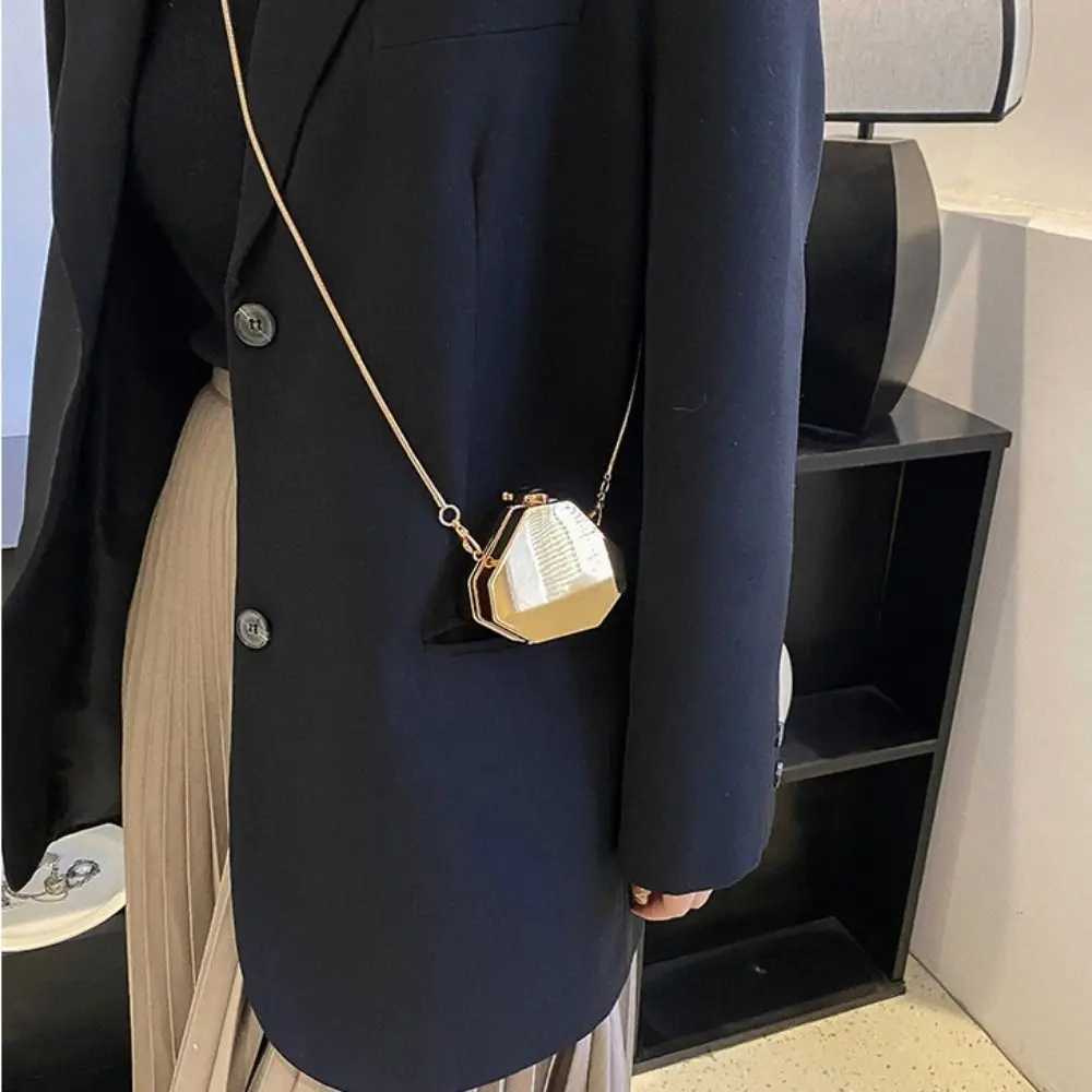 ew Shoulder Bag Womens Chain Mini Small Square Totes Bag Designer Luxury Messenger Bag Ladies Crossbody BagsXJ250108