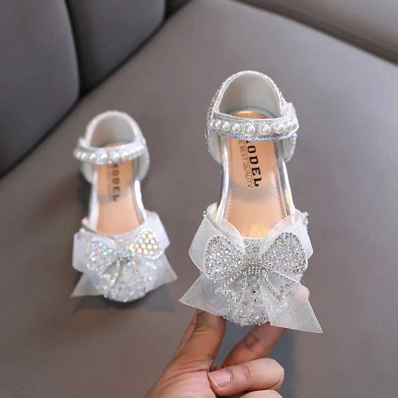 Princess girl silver sandals bow sandals summer new pearl sequins rhinestone Par wedding non slip flat shoes W250108