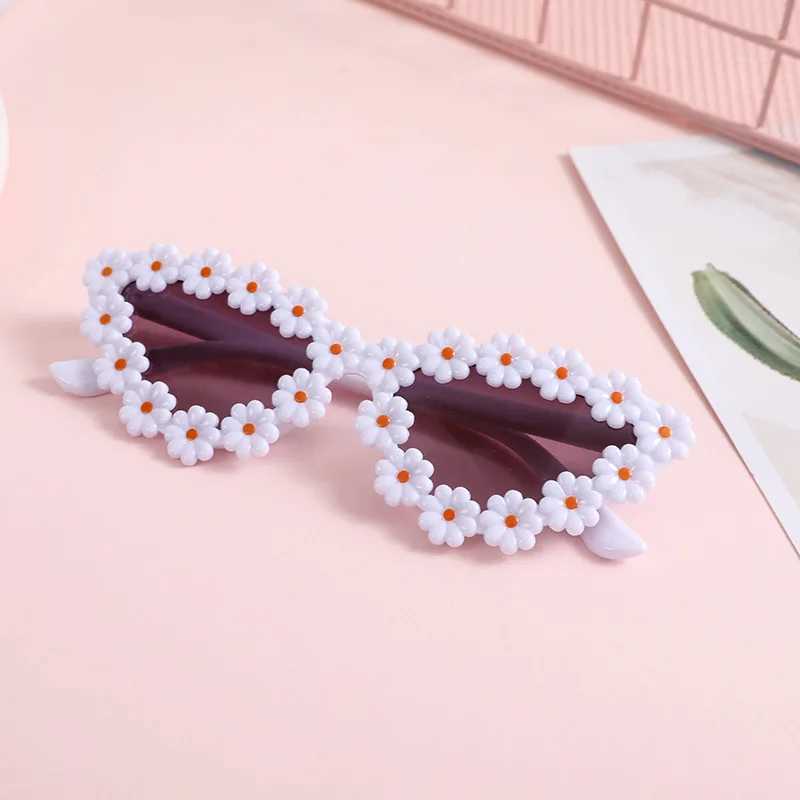 Cute Childrens Sunglasses Color Daisy Cat Eye Sunglasses New 1-8 Year Old Baby Decorative Sunglasses Trend Childrens Sunglasses W250109