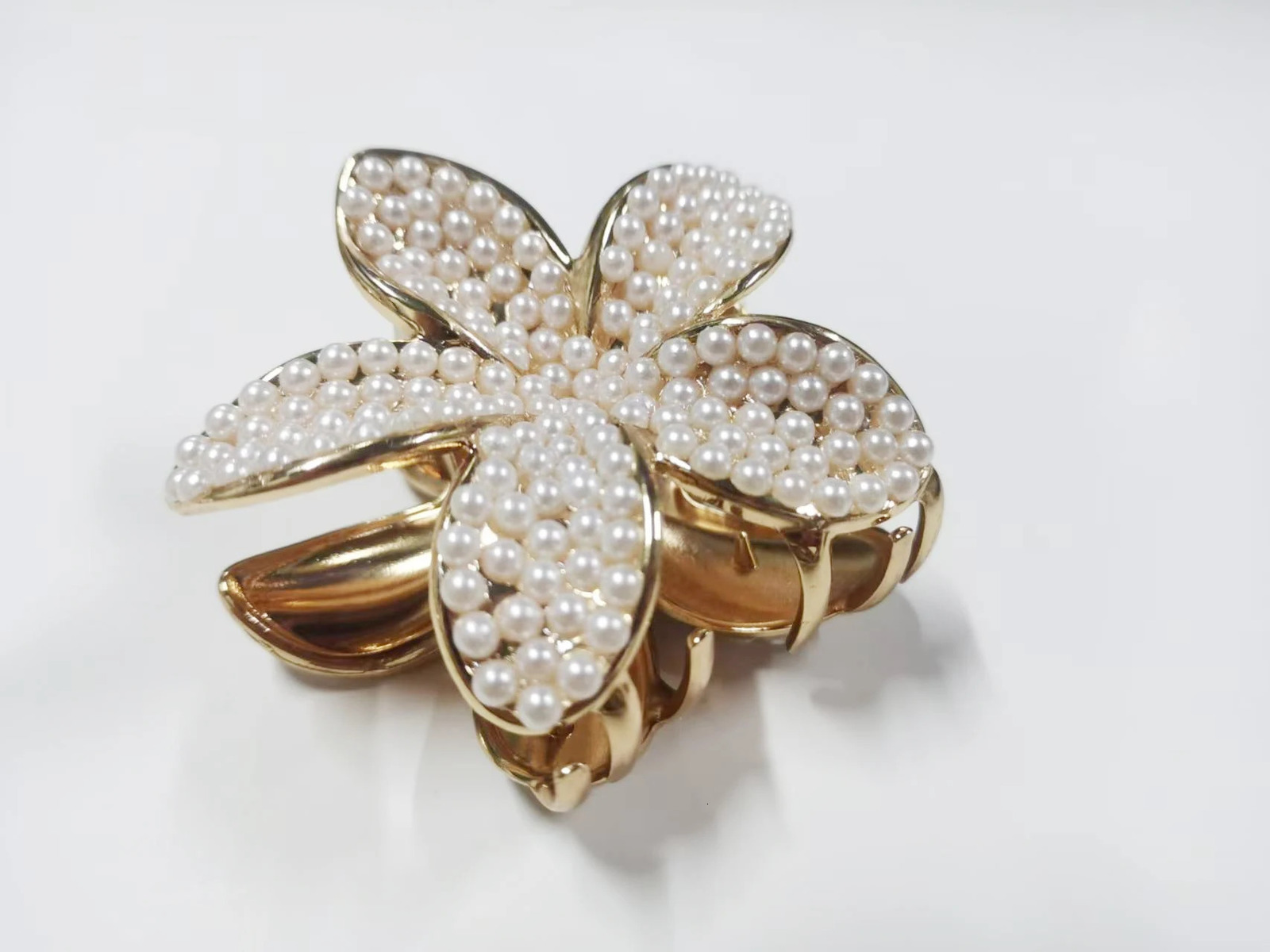 Two Side Pearls 8CM Flower Alloy Claw Clips Women Beach Plumeria Hair Clips Fashionable Preppy Hair Accessories for Female 250103