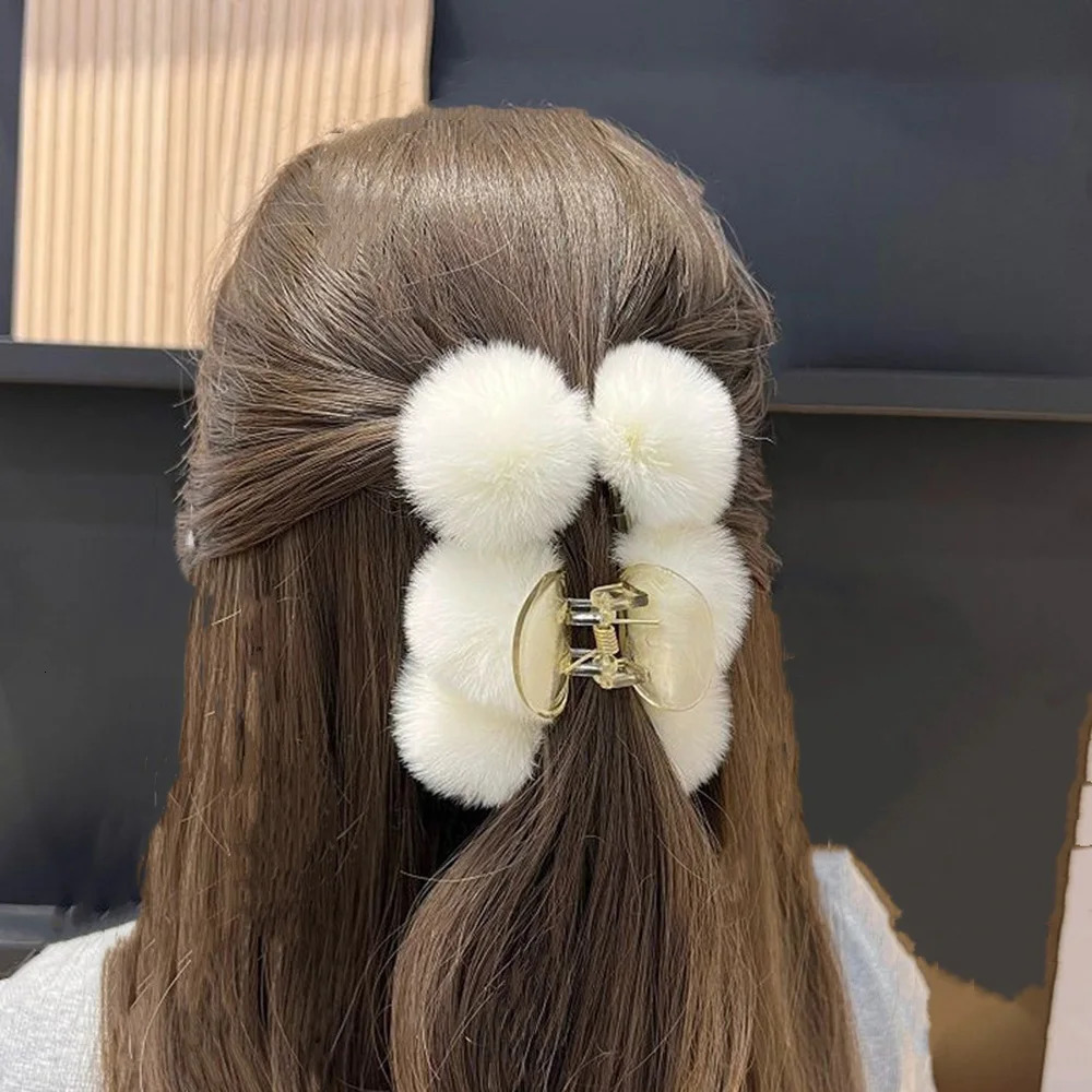 Oversize Hairball Hair Claw Clips Cute Girl Ponytail Headdress Plush Big Fluffy Pompom Shark Clip Elegant Hair Barrettes 250103
