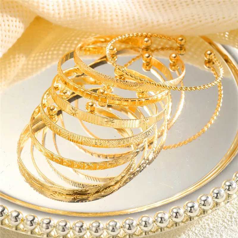 7 Pcs/Set Punk Gold Color Bracelets for Women Streetwear Goth Heart Prints Metal Design Open Bangle Fashion Jewelry Gifts 2024XJ250109